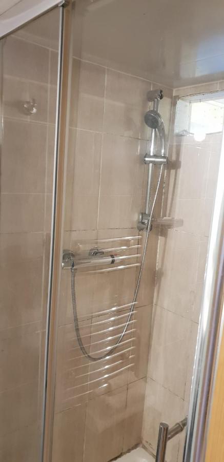 Private Basement Studio Flat With Modern Features Appartement Huddersfield Buitenkant foto