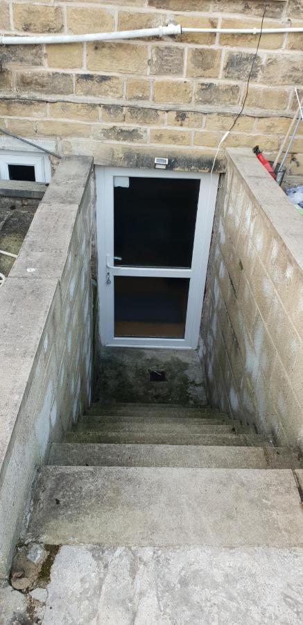 Private Basement Studio Flat With Modern Features Appartement Huddersfield Buitenkant foto
